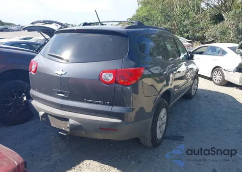 2012 Chevrolet Traverse Ls z USA, uszkodzony, nr VIN 1GNKREED4CJ326171